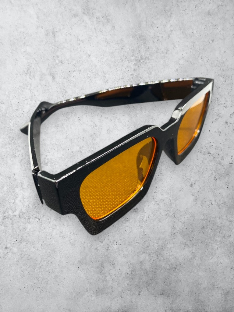 Lunettes de Soleil Noires & Verres Ambrés